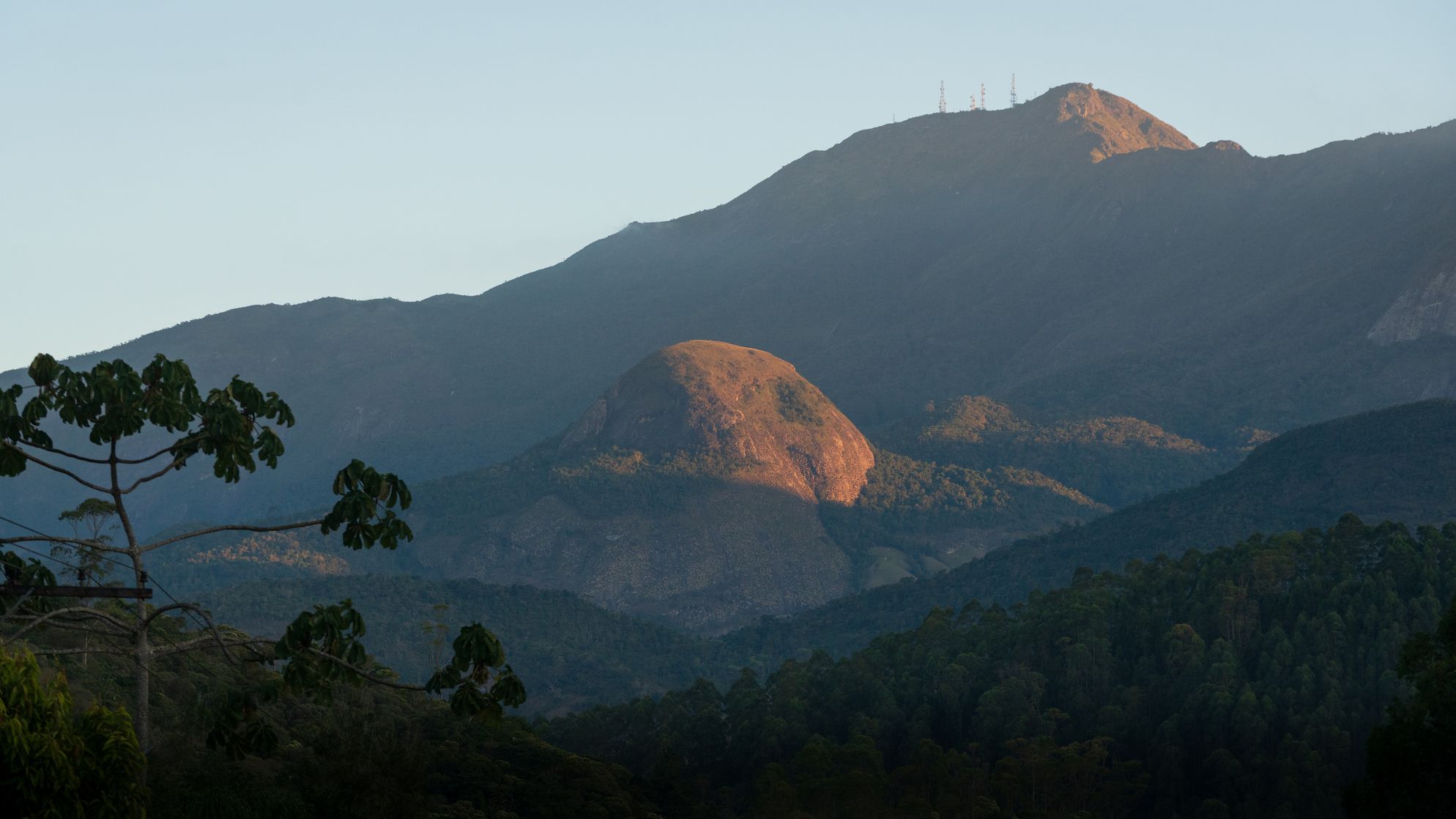 Pedra da Babilônia com Caledônia ao fundo